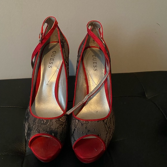 Guess heels size 8 black lace and red - Picture 2 of 2